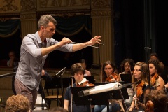 Vladimir Ovodok rehearses Falstaff.