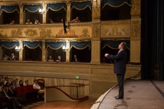 Riccardo Muti presenta l’opera al pubblico.