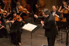 Riccardo Muti dirige brani tratti dalla Traviata.