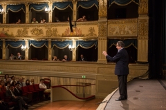 Riccardo Muti at the piano presents the opera to the audience