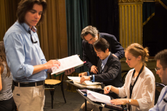 Riccardo Muti con gli allievi direttori d’orchestra.