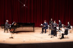 Riccardo Muti durante la presentazione al pianoforte di Macbeth al Bunka Kaikan di Tokyo. https://www.riccardomutioperacademy.com ©Spring Festival in Tokyo/Satoshi Aoyagi