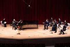 Riccardo Muti durante la presentazione al pianoforte di Macbeth al Bunka Kaikan di Tokyo. https://www.riccardomutioperacademy.com ©Spring Festival in Tokyo/Satoshi Aoyagi